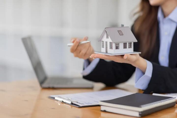 The Difference Between Replacement Cost and Market Value